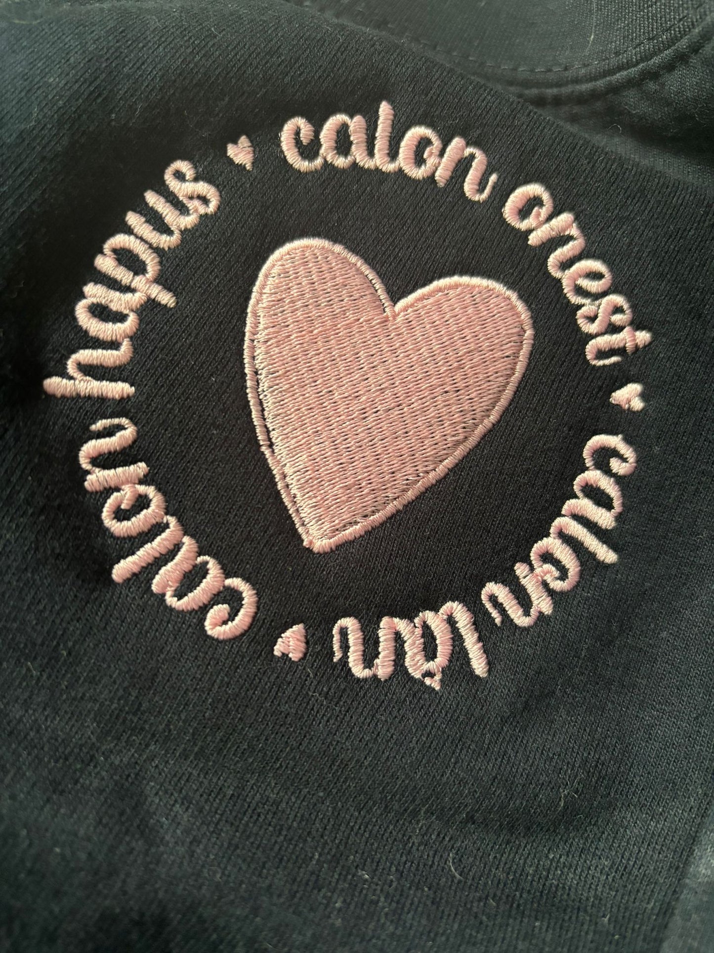 Calon Hapus Calon Onest Calon Lan Embroidered logo in pink titch