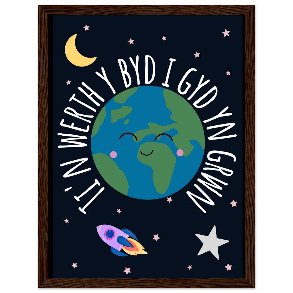 'Ti'n Werth y Byd i Gyd yn Grwn' Wooden Framed Wallart | Welsh Print