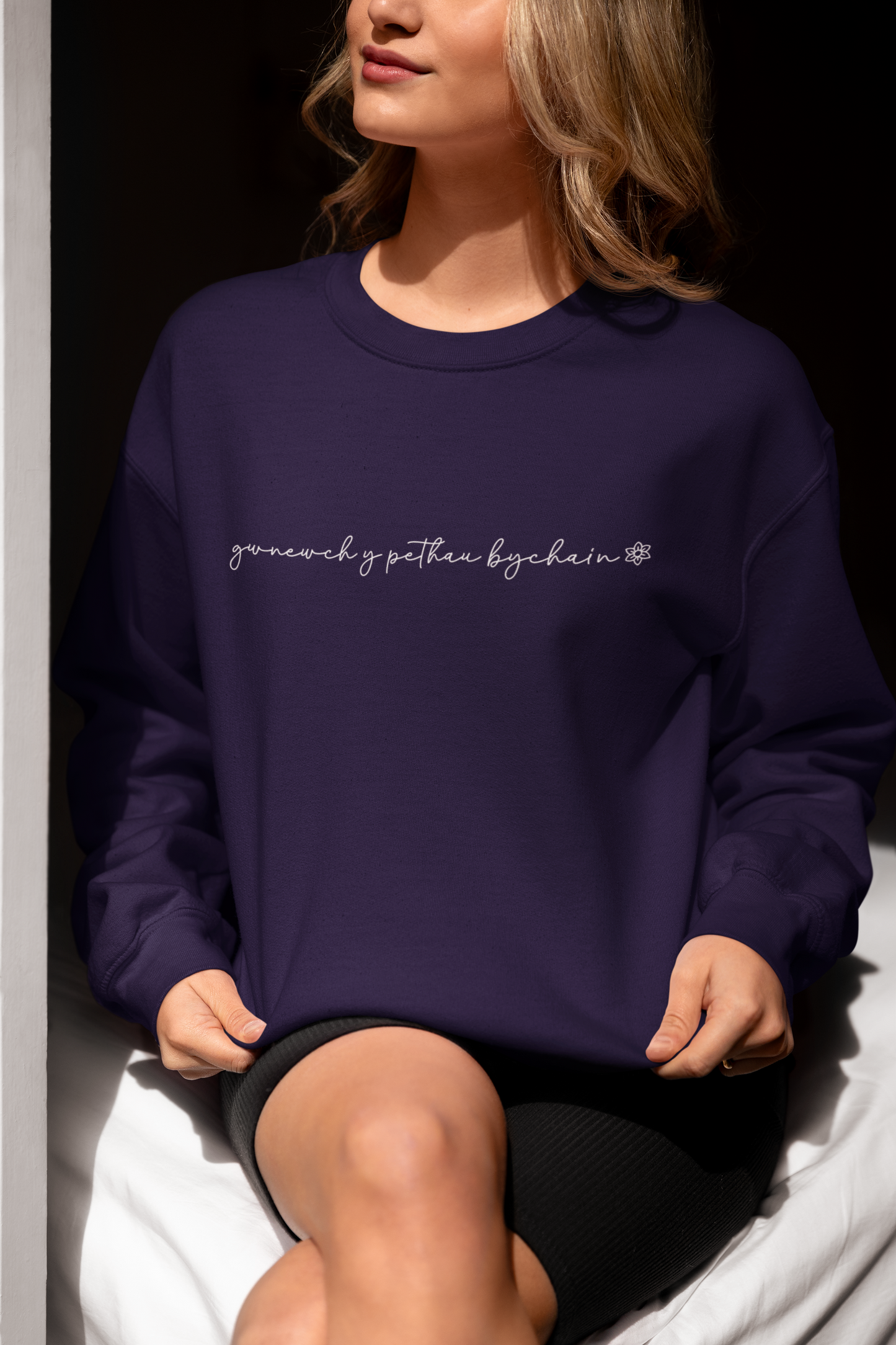 Gwnewch y pethau bychain embroidered sweatshirt