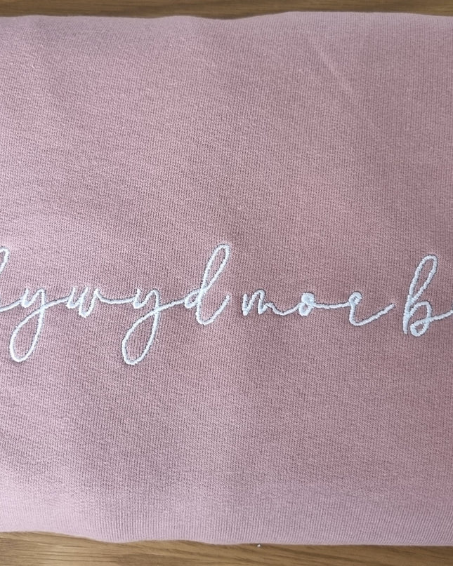 O 'ma bywyd embroidered sweatshirt