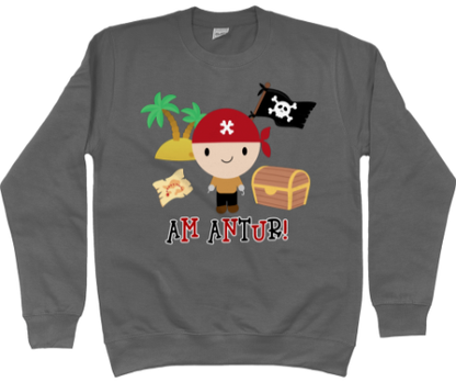 Gray sweatshirt with a pirate design and the text 'Am Antur!' on it.