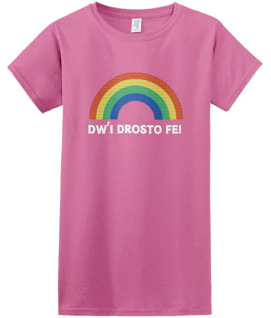 Pink women's t-shirt with 'Dw'i Drosto Fe!' text and a colorful rainbow graphic.
