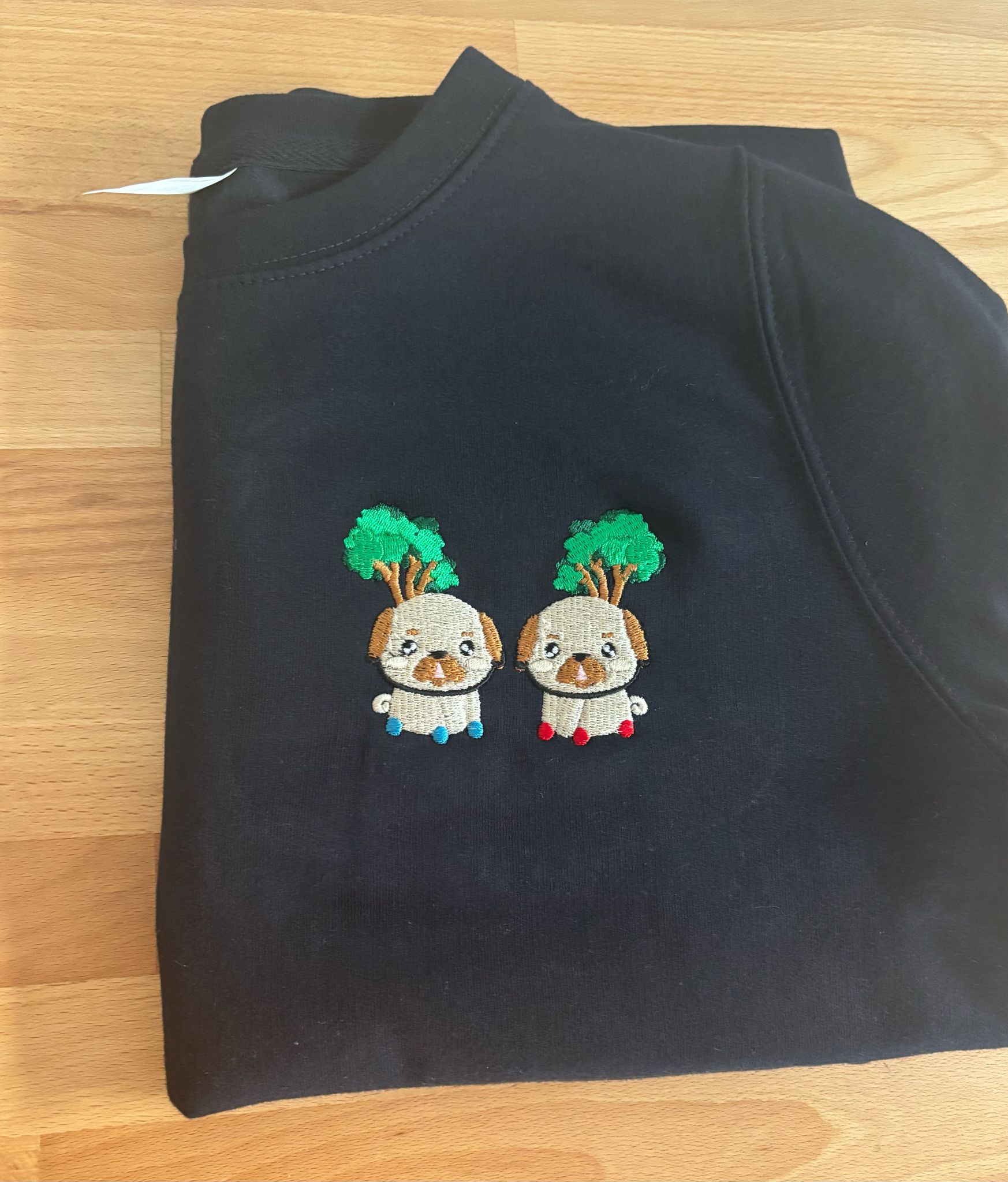 Dau Gi Bach sweatshirt with embroidered dogs on chest