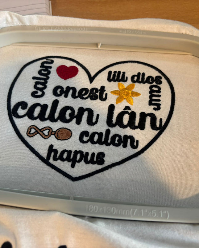 Bag Tote Clasurol Cymreig wedi'i frodio 'Calon Lân'