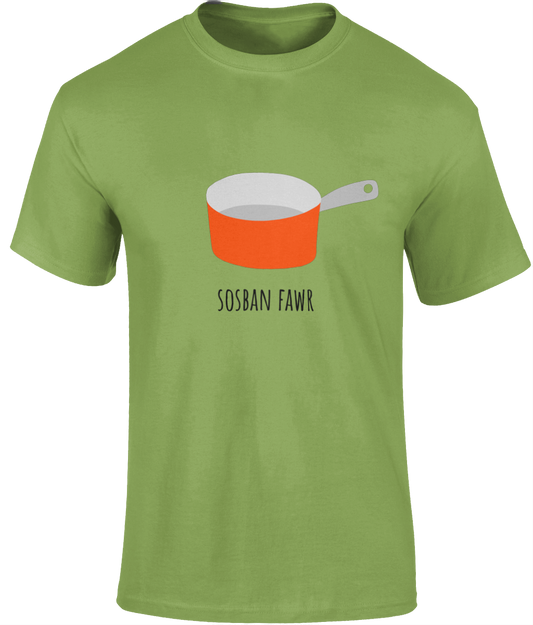 A green men's t-shirt with the text 'SOSBAN FAWR' and an emblem depicting a large saucepan.