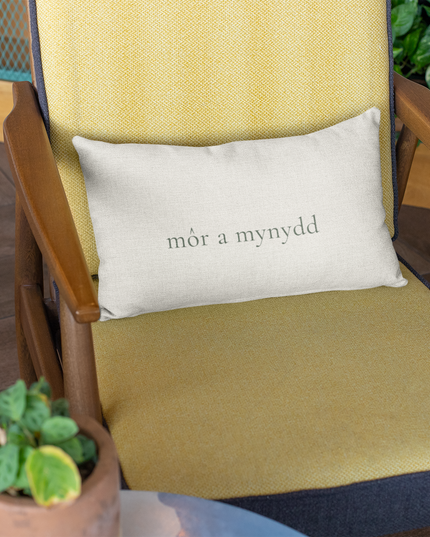 Môr a Mynydd Cushion