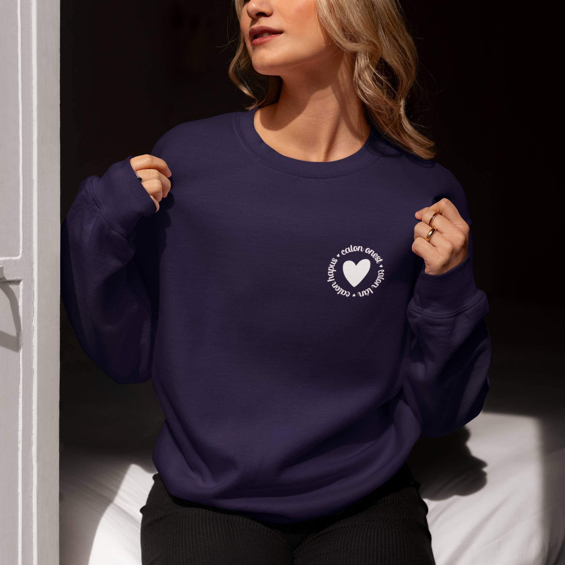 Calon Hapus, Calon Onest, Calon Lân' Embroidered Women's Sweatshirt in Navy