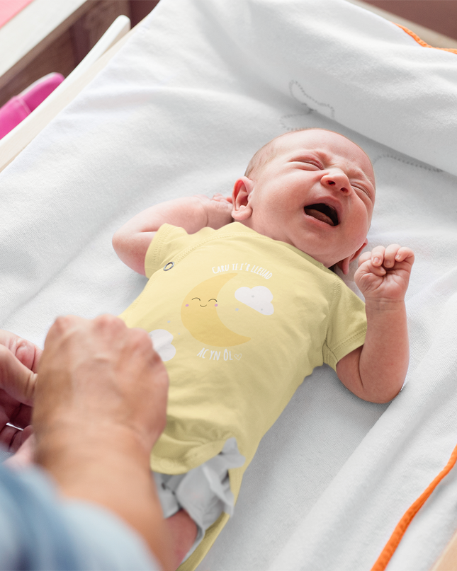 'Caru ti i'r lleuad' Welsh Babygrow