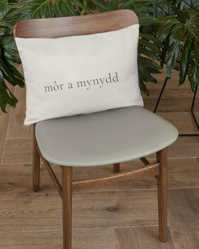 Môr a Mynydd Cushion